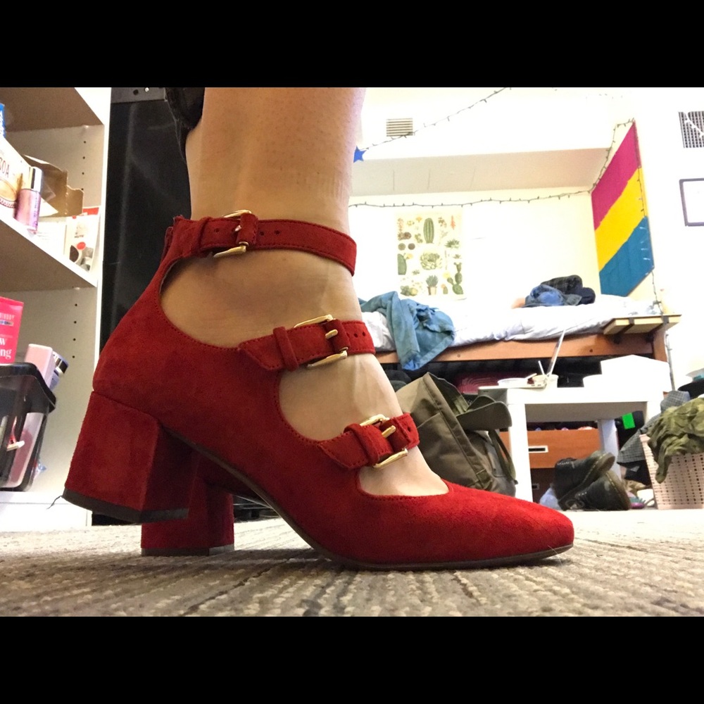 adorable rare 90s shoes ! suede !